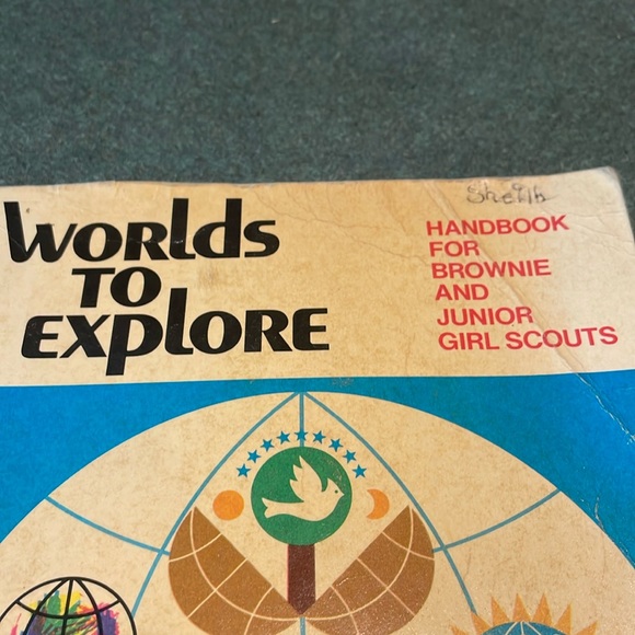 Vintage Worlds To Explore Handbook for Brownie and Junior Girl Scouts - Picture 3 of 16